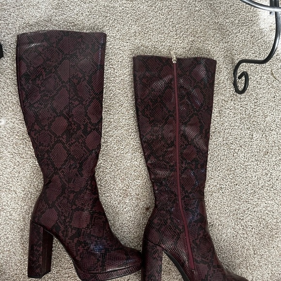 Shoe Dazzle Burgundy Snake print Heeled Boots with Block Heel - Picture 2 of 4